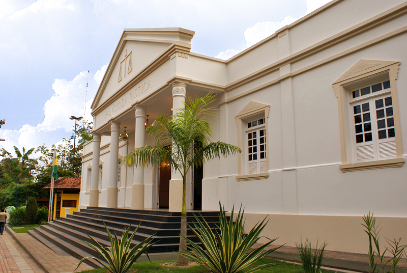 Foto da entrada do Palácio da Justiça em 2017
